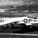 Un F-11 Tiger aterrizando en un portaaviones en 1957